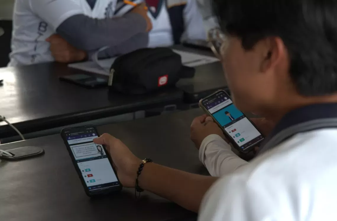 Mexico student using the offline Learning Passport