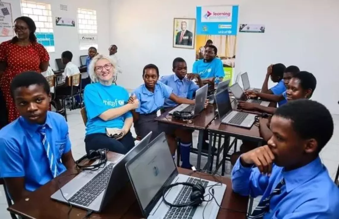 Eva Kadili, UNICEF Regional Director of Eastern & Southern Africa, visits Ndlovu Secondary School where learners use the Offline Learning Passport hub devices.